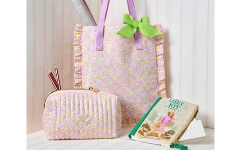 Djeca se mogu uskladiti sa svojim lutkama s ovim stylish American Girl torbama