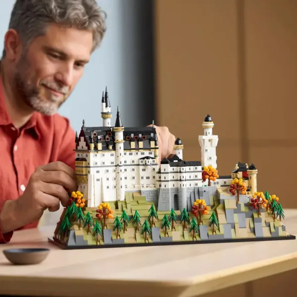LEGO® Architecture: Dvorac Neuschwanstein (21063) slika 8
