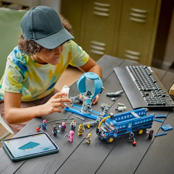 LEGO® Fortnite: Bitka Autobus (77073) slika 4