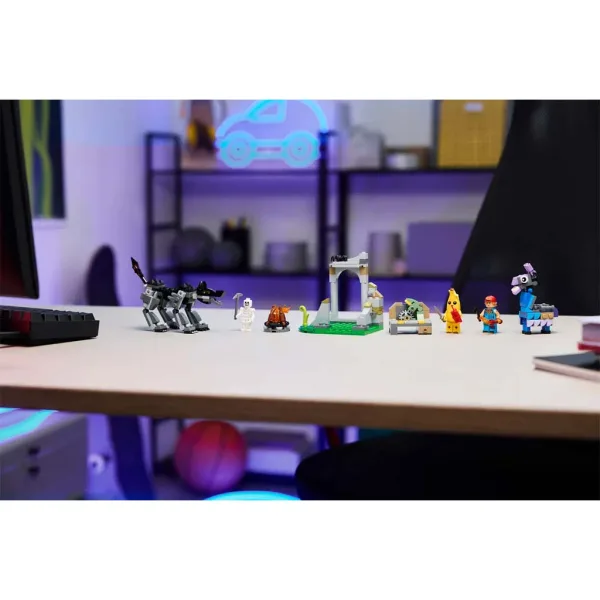LEGO® Fortnite: Peely i Sparkplug kamp (77075) slika 8