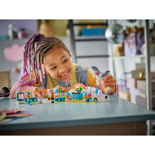 LEGO® Friends: Kostimirana zabava s jednorogom i vilom (42661) slika 7