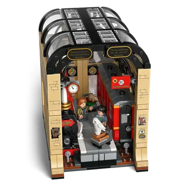 LEGO® Harry Potter: Čarobna knjiga: Hogwarts™ Express (76450) slika 4