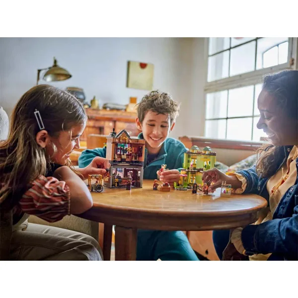 LEGO® Harry Potter: Pravi Metloboj™ sportska trgovina i slastičarnica (76452) slika 7