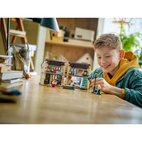 LEGO® Harry Potter: Privet Drive: Posjet tete Marge (76451) slika 8