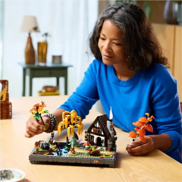 LEGO® Icons: Jesenska vrtna kućica (11372) slika 4
