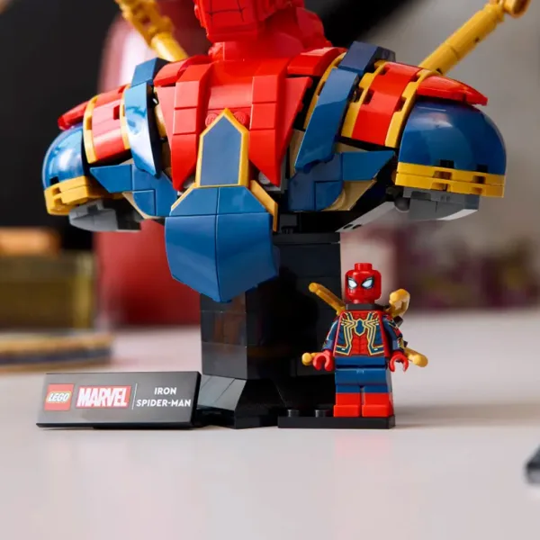 LEGO® Marvel: Poprsje Iron Spider-Mana (76326) slika 4