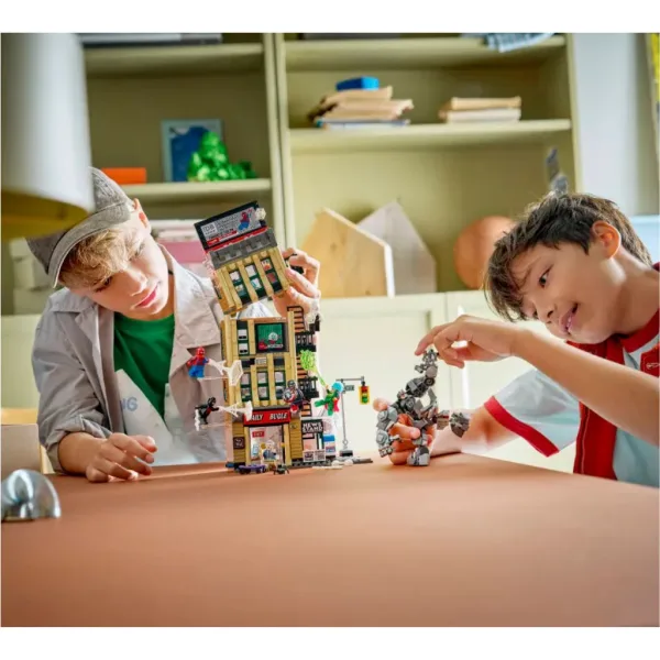 LEGO® Marvel: Spider-Man vs. Mysterio: Dnevni Bugle (76342) slika 4