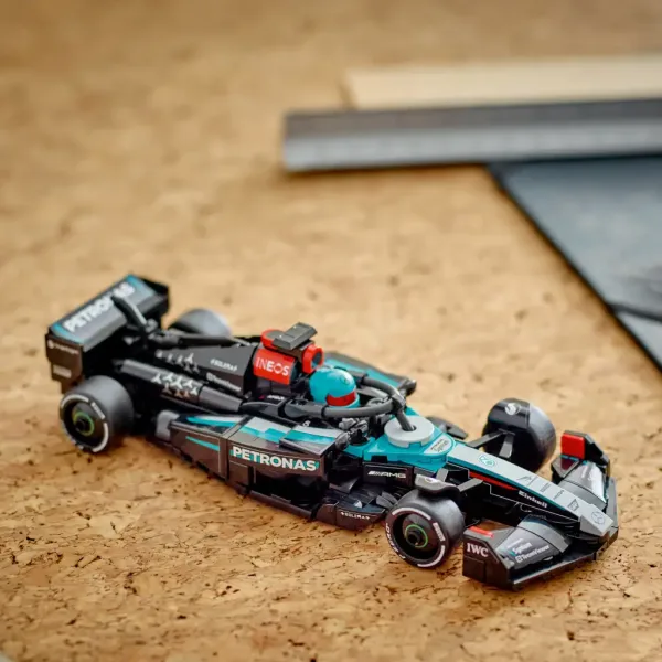 LEGO® Speed Champions: Mercedes-AMG F1® W15 trkaći automobil (77244) slika 4