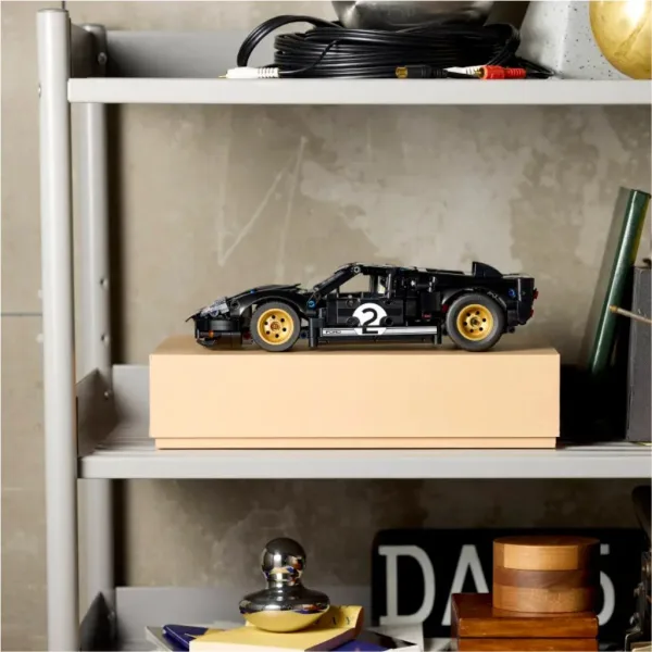 LEGO® Technic: Ford GT40 MKII trkaći automobil iz 1966. (42223) slika 5