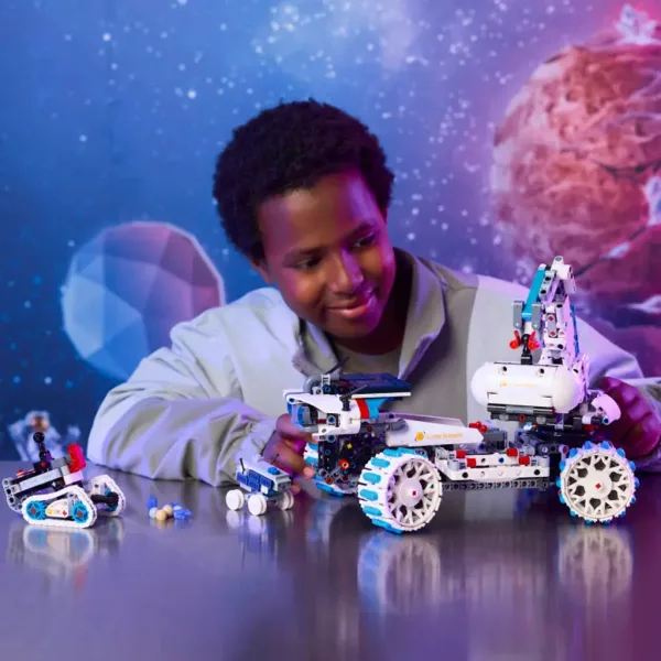 LEGO® Technic: Lunar Outpost™ mjesečevo vozilo (42211) slika 7