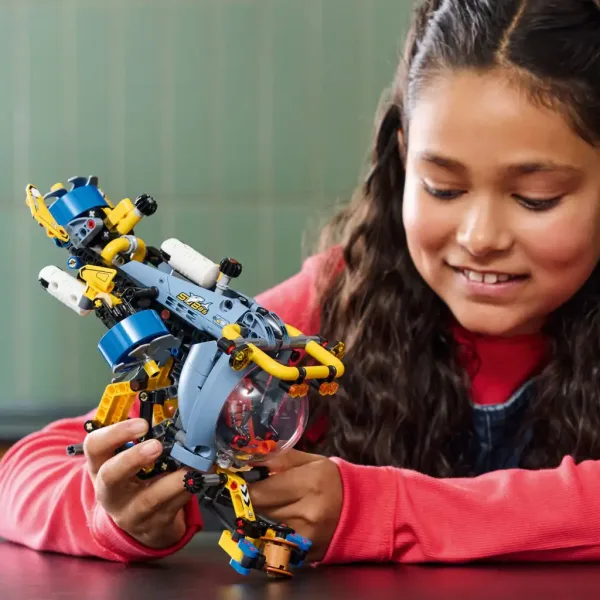 LEGO® Technic: Podmornica za dubokomorska istraživanja (42201) slika 4
