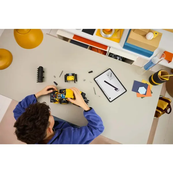 LEGO® Technic: Volvo L120 Električni utovarivač na kotačima (42209) slika 8