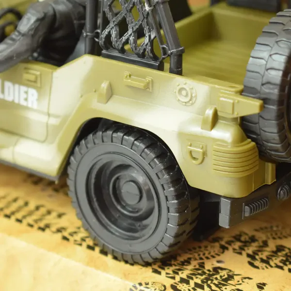 Combat Force 9: Vojno terensko vozilo sa vojnikom i oružjem 22cm slika 5
