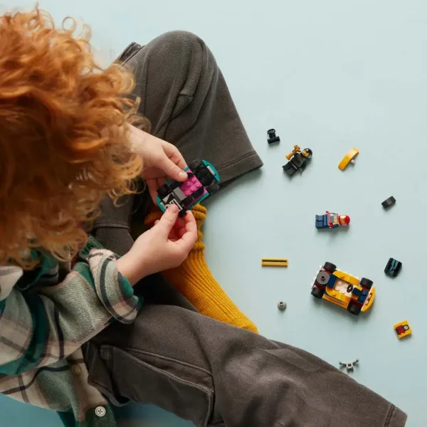 LEGO® City: Gokarti i trkači (60400) slika 3