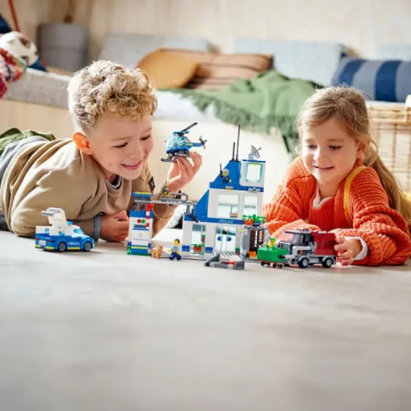 LEGO® City: Policijska postaja (60316) slika 3