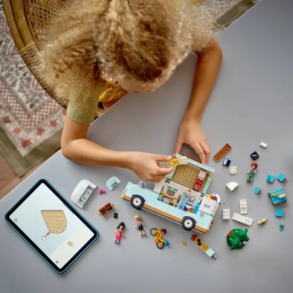 LEGO® Friends: Avantura s kamp-prikolicom prijateljstva (42663) slika 4