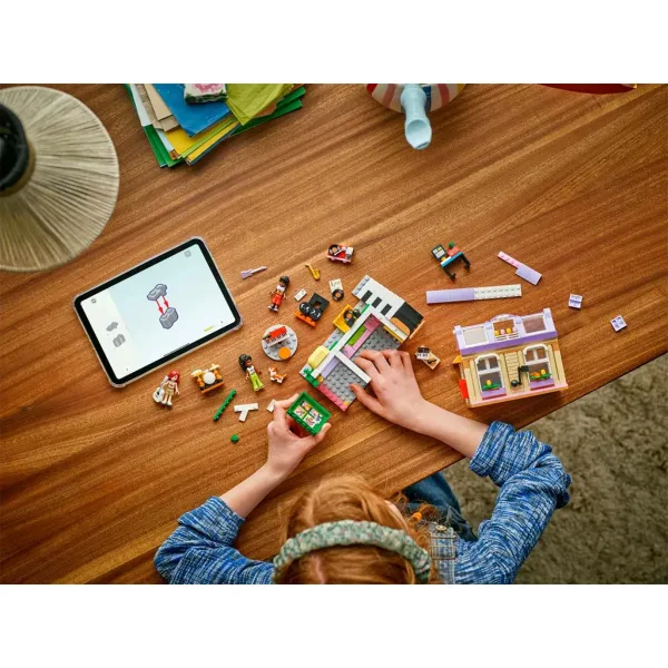 LEGO® Friends: Trgovina glazbenim instrumentima i stan (42653) slika 9