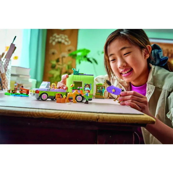 LEGO® Friends: Prikolica za konje i konjiće (42695) slika 7
