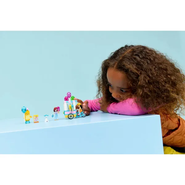 LEGO® Friends: Prodavač sladoleda i balona (42692) slika 7