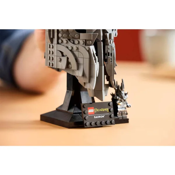 LEGO® Ikone: Gospodar prstenova: Sauronova kaciga (11373) slika 6