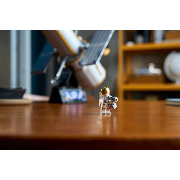 LEGO® Icons: Hubbleov svemirski teleskop (11383) slika 12