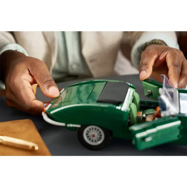 LEGO® Icons: Jaguar E-Type (11381) slika 14