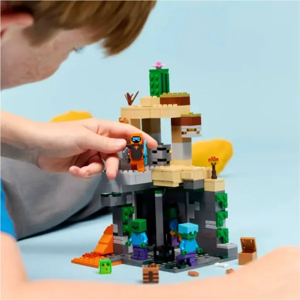 LEGO® Minecraft: Zombikazamata (21587) slika 5