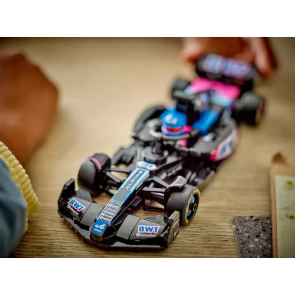 LEGO® Speed Champions: BWT Alpine F1® Tim A524 trkaći automobil (77248) slika 3