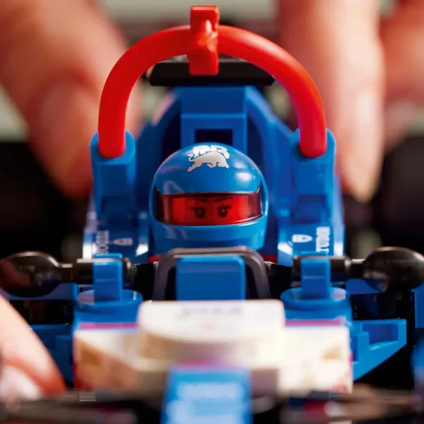 LEGO® Speed Champions: Visa Cash App RB VCARB 01 F1® trkaći automobil (77246) slika 5
