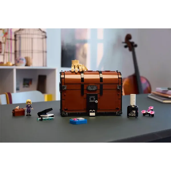 LEGO® Wednesday: Stvarin dom (76785) slika 9
