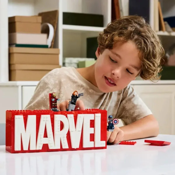 LEGO® Super Heroes: MARVEL logo i minifigure (76313) slika 4