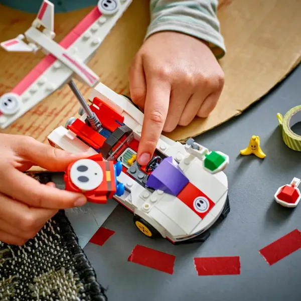 LEGO® Super Mario™: Mario Kart™ – Shy Guy i P-Wing (72045) slika 7