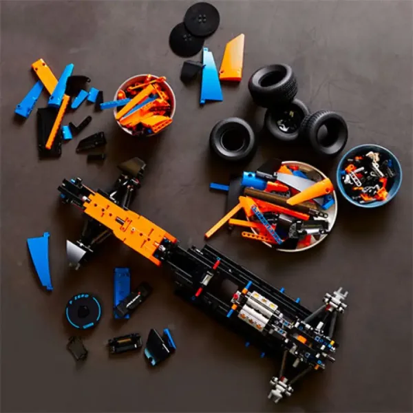 LEGO® Technic: McLaren Formula 1 trkaći automobil (42141) slika 6