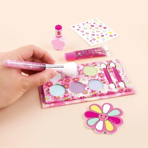 Make it Real: Blooming Beauty cvjetni set šminke slika 3
