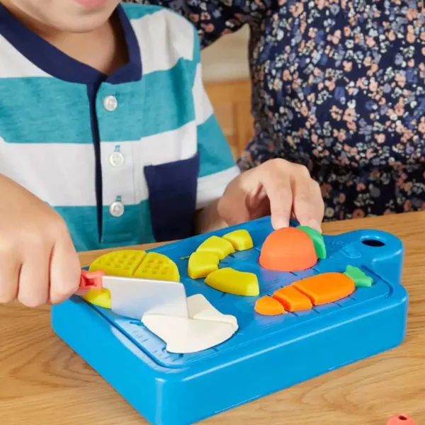 Play-Doh: Little Chef set plastelina s 5 staklenki plastelina i priborom 255g - Hasbro slika 4