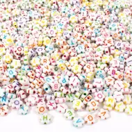 PlayBox: Set bijelih perlica u obliku cvijeta s slovima, 920 komada