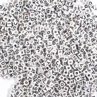 PlayBox: Set crno-bijelih perli sa slovima, 300 komada