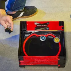 Beyblade X: Beystadium Clash & Carry prijenosna borbena arena – Hasbro slika 3