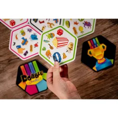 Društvena igra Dobble Connect slika 4