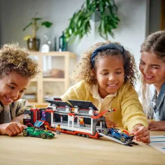 LEGO® City: F1® kamion s RB20 i AMR24 F1® automobilima (60445) slika 4