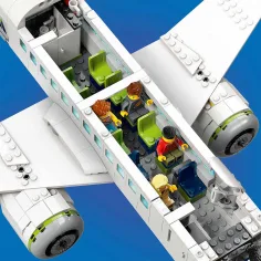 LEGO® City: Zrakoplov za putnike (60367) slika 5