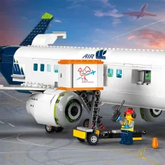 LEGO® City: Zrakoplov za putnike (60367) slika 6