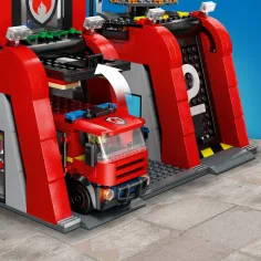 LEGO® City: Vatrogasna postaja i vatrogasno vozilo (60414) slika 3