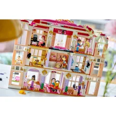 LEGO® Friends: Grand Hotel Heartlake City (42704) slika 8