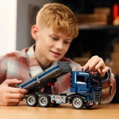 LEGO® Technic: Kamion s platformom (42203) slika 4