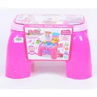 Ružičasti kuhinjski pribori u stolici