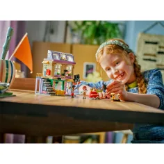 LEGO® Friends: Trgovina glazbenim instrumentima i stan (42653) slika 8