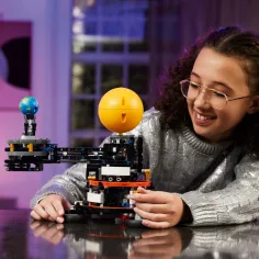 LEGO® Technic: Zemlja i Mjesec u orbiti (42179) slika 7